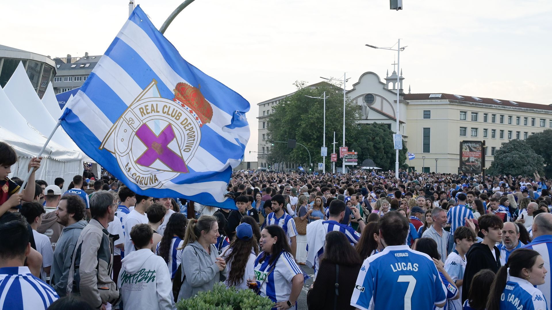 Imagen de archivo de la celebración por el ascenso del Real Club Deportivo de La Coruña a primera división Imagen de archivo de la celebración por el ascenso del Real Club Deportivo de La Coruña a primera división