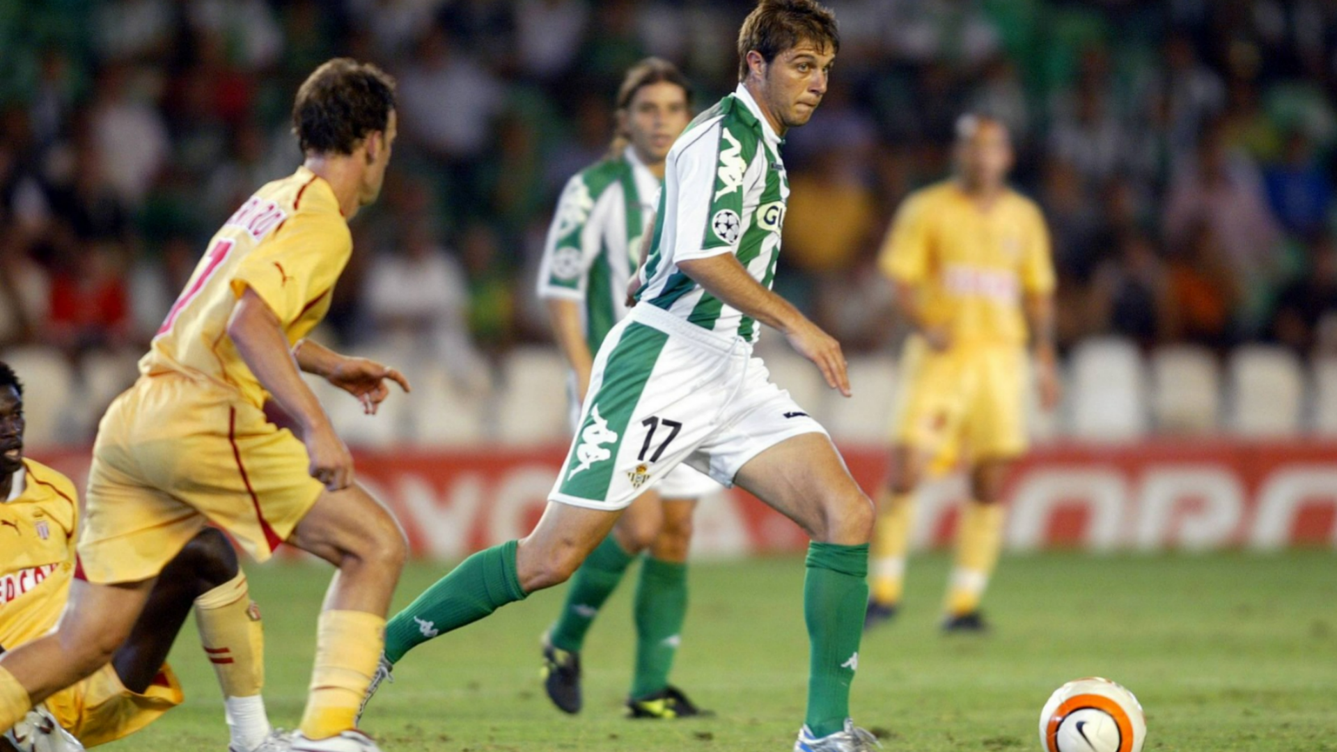Joaquín, ante el Mónaco, en la previa de la Champions de 2005