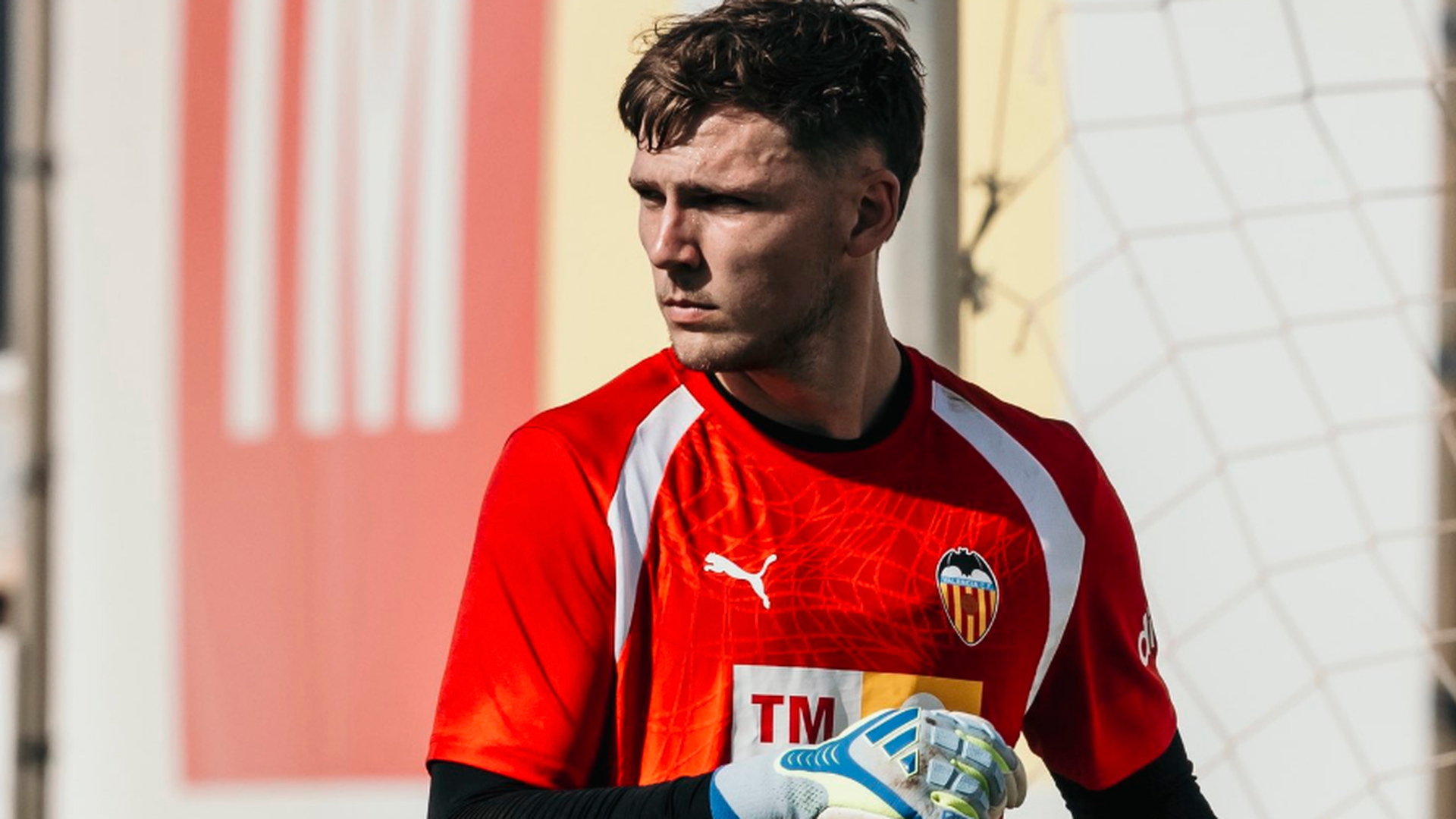 Kayne Van Oevelen se entrena con el Valencia CF