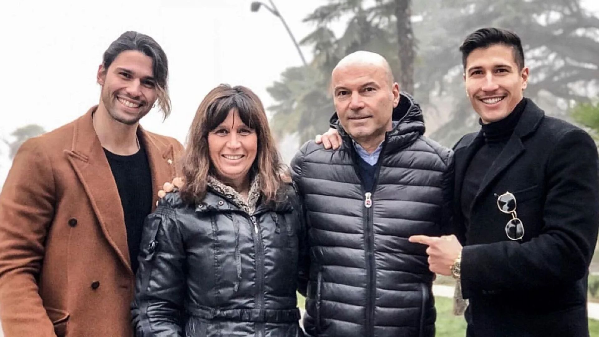 Carla y Massimo junto a sus hijos Gianmarco y Luca Onestini