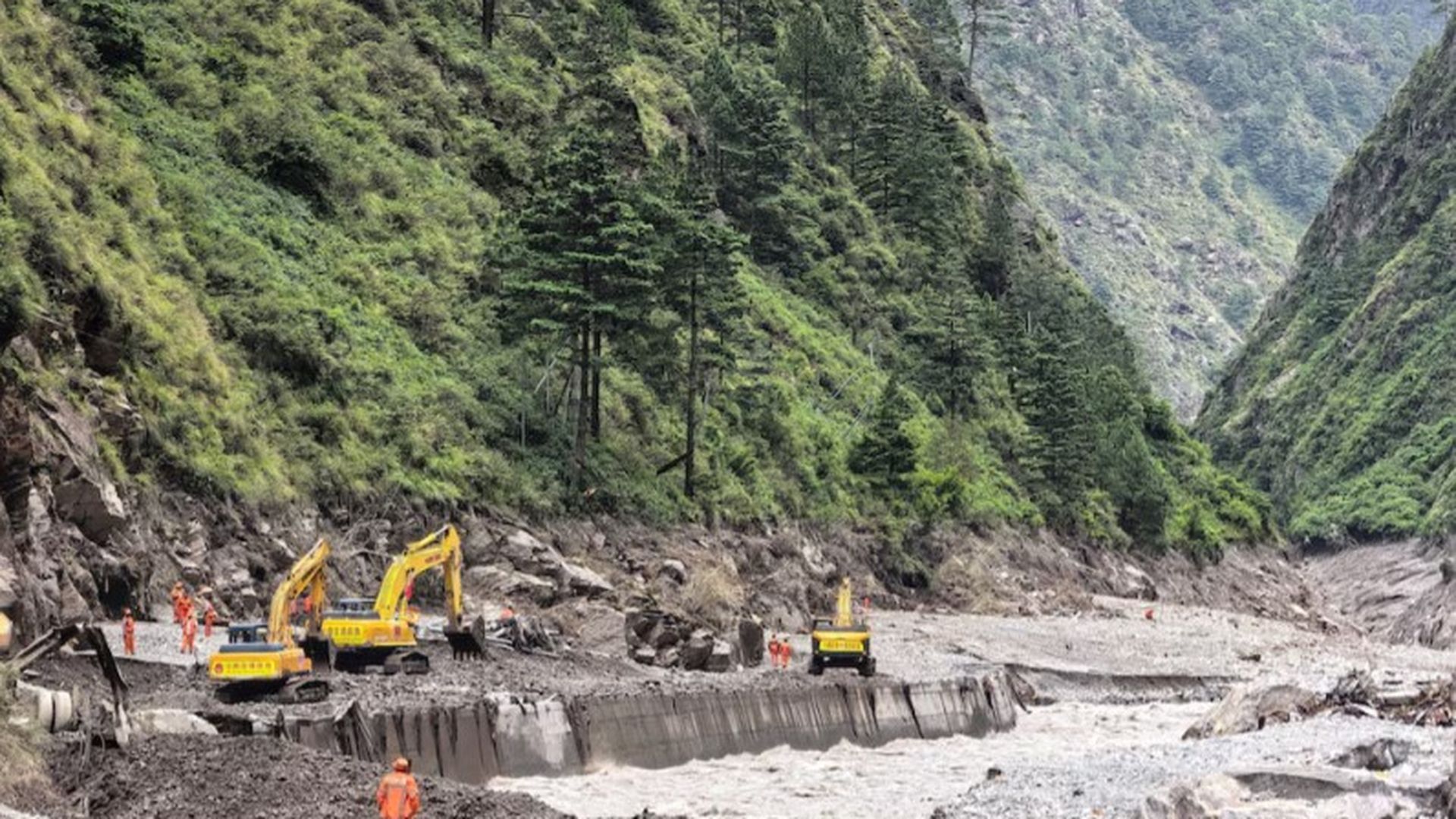 China suspende este viernes las operaciones de rescate y  retira a todos sus equipos ante el riego de un nuevo desastre,