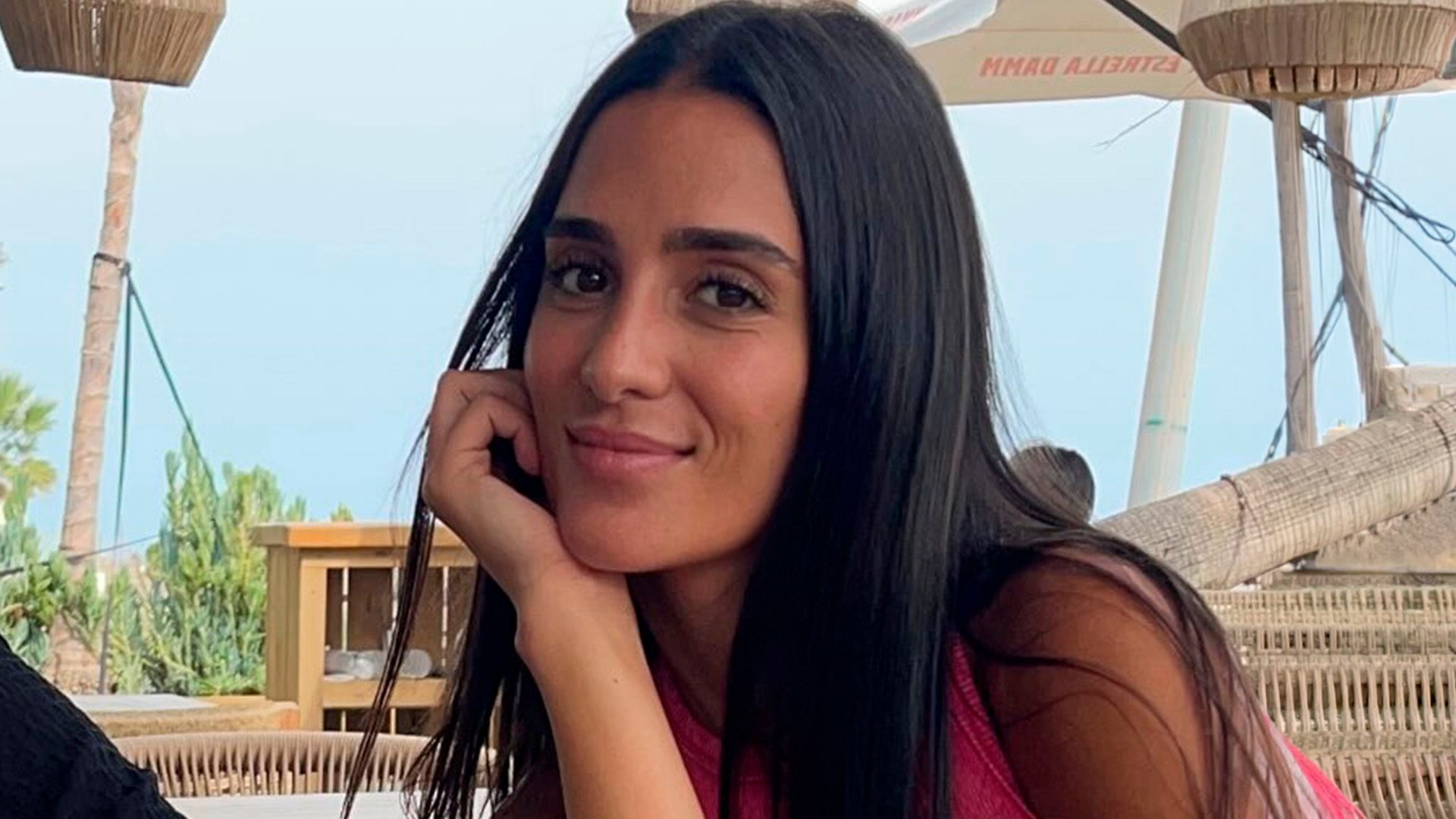 Claudia Martínez, preocupada por un lunar en el pecho “que ha ido creciendo y poniéndose feo” Claudia Martínez, preocupada por un lunar en el pecho “que ha ido creciendo y poniéndose feo”