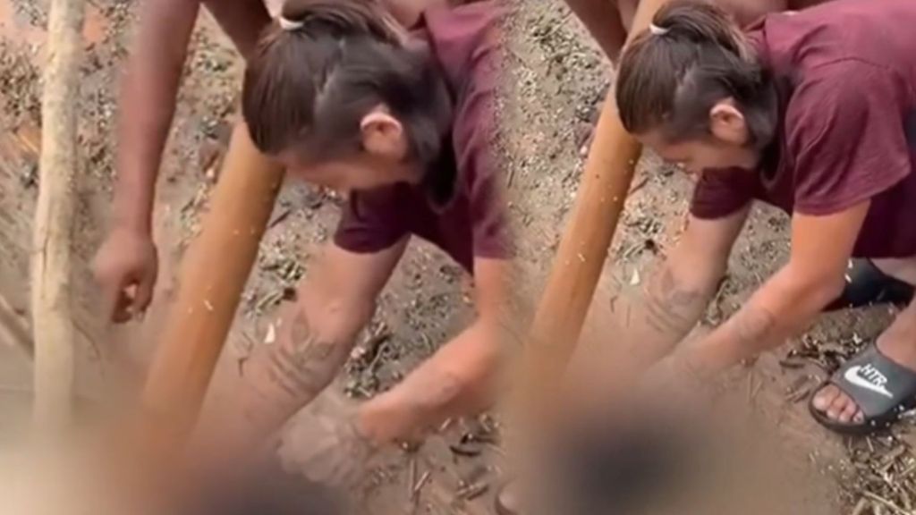 Las imágenes de dos hombres robando joyas a los cadáveres de Nepal: el vídeo se hizo viral y la Policía consiguió detenerles