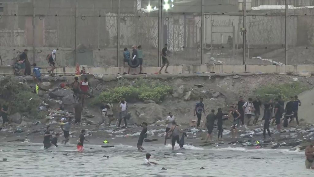 Los días clave del asalto en Ceuta: el Gobierno señala a Estados Unidos como cómplice de difundir los bulos