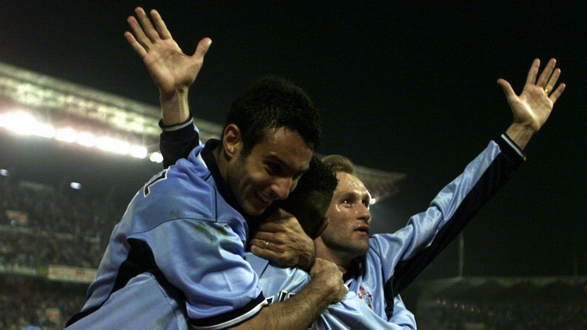 Los jugadores del Celta celebran el triunfo ante la Juventus en el 2000