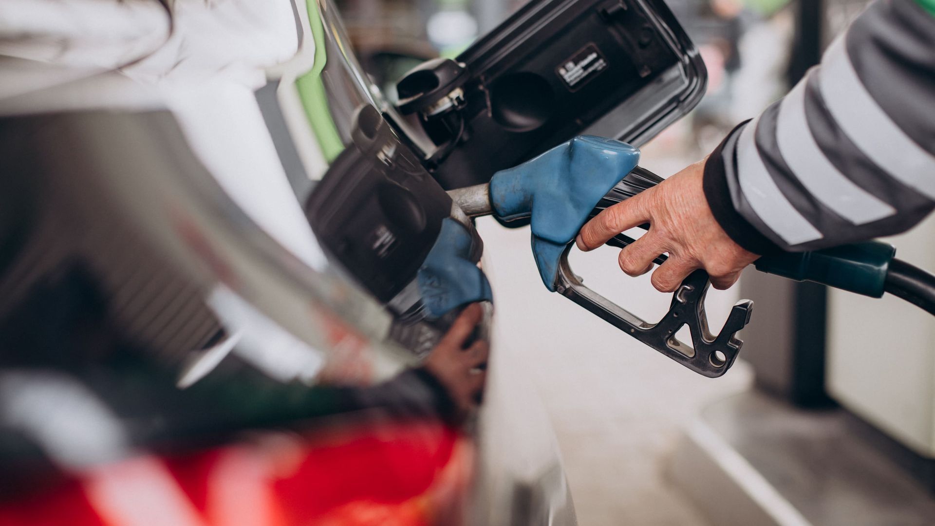Repostando combustible del coche