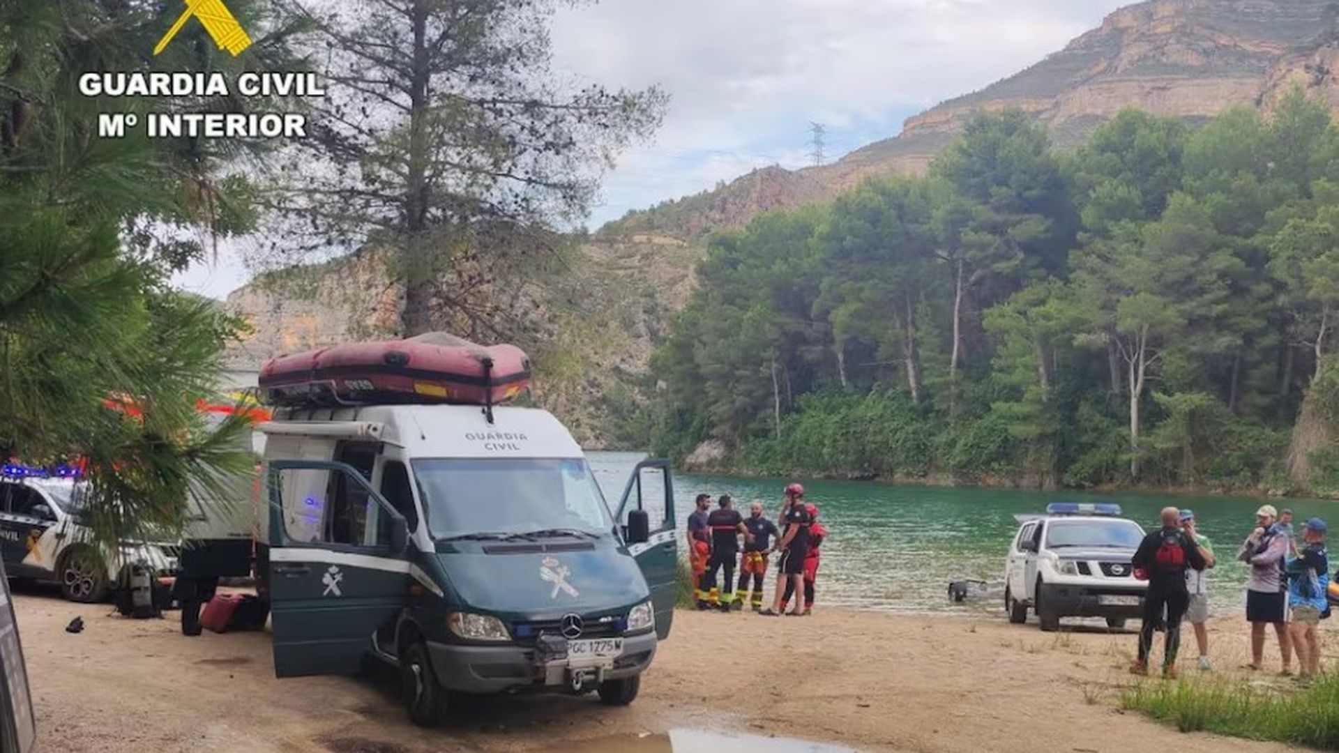 Rescate de un cuerpo en el pantano de Cortes de Pallá Rescate de un cuerpo en el pantano de Cortes de Pallá