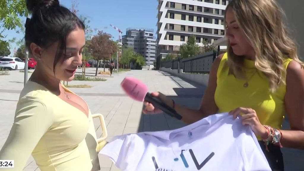 'VAV' le regala una camiseta 'nepo baby' a Juls Janeiro: "Mi madre me dice que soy perfecta"