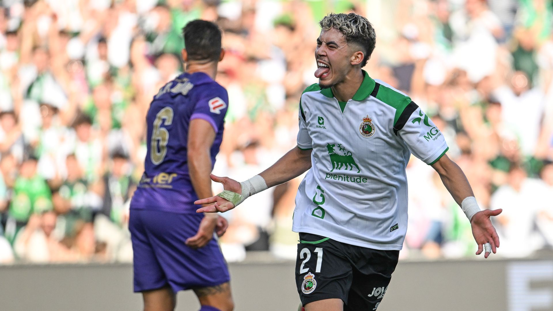 Yassir Zabiri celebra uno de sus goles en el Racing-Elche
