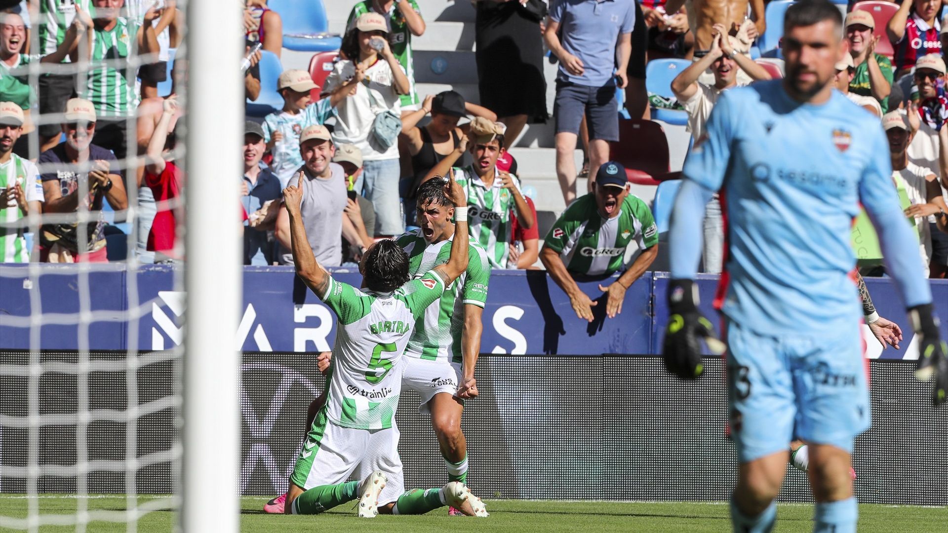 Bartra celebra su gol al Levante