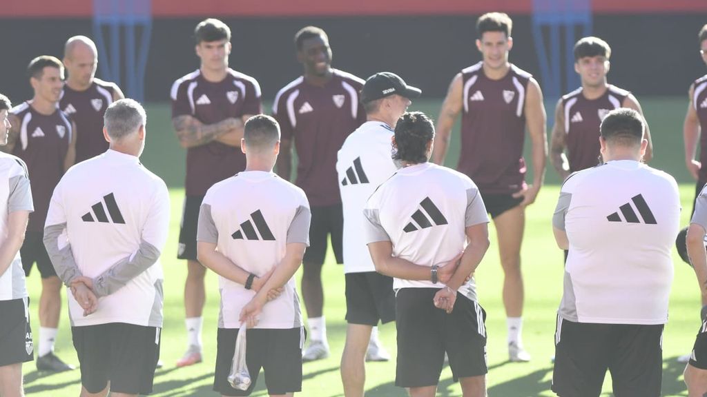 Los jugadores del Sevilla llegan a la ciudad deportiva antes del partido ante el Atlético