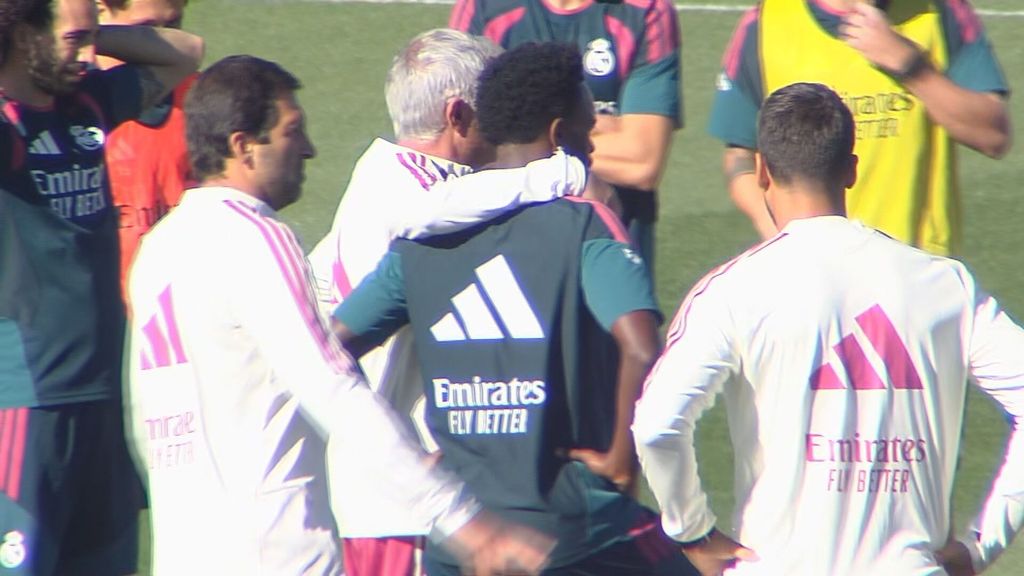 El cariño de José Mourinho a Vinicius en el entrenamiento