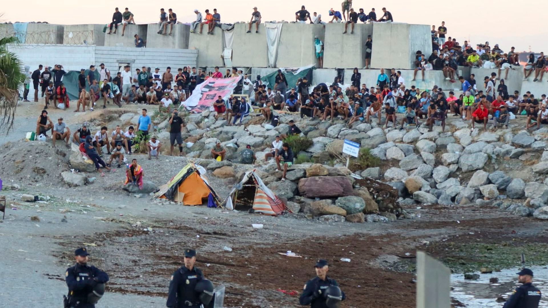 La ministra de Sanidad espera que los migrantes de Ceuta estén realojados en 2 o 3 semanas La ministra de Sanidad espera que los migrantes de Ceuta estén realojados en 2 o 3 semanas