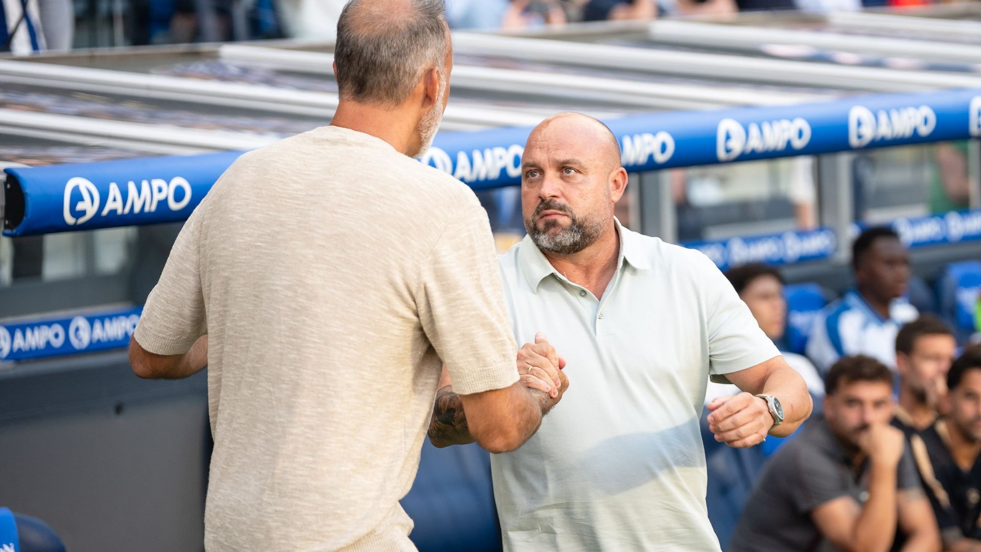 Pellegrino Matarazzo saluda a Manolo González antes del Real Sociedad-Espanyol