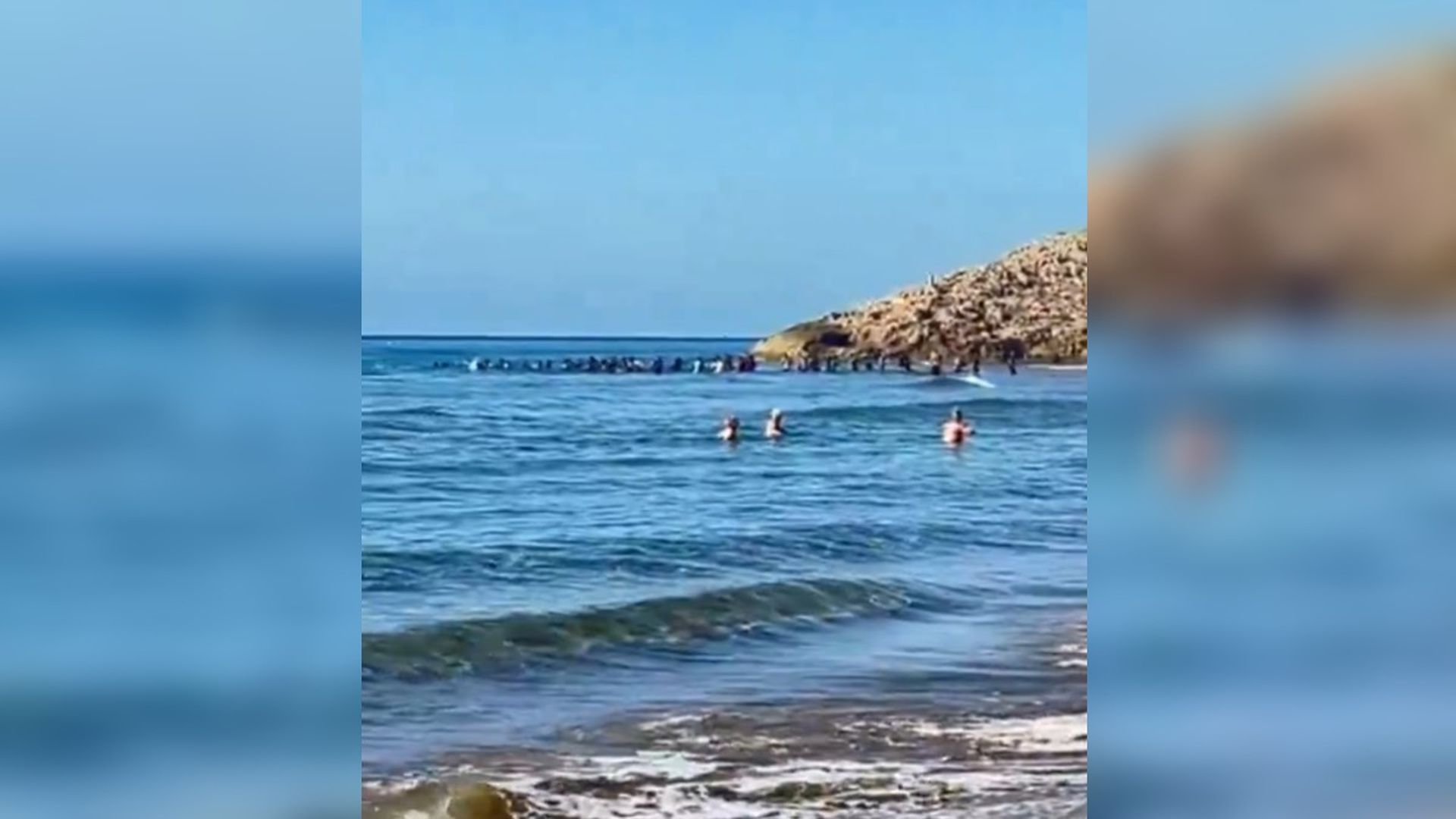 Una nueva embarcación con decenas de inmigrantes llega a la playa de Calblanque, en Murcia Una nueva embarcación con decenas de inmigrantes llega a la playa de Calblanque, en Murcia