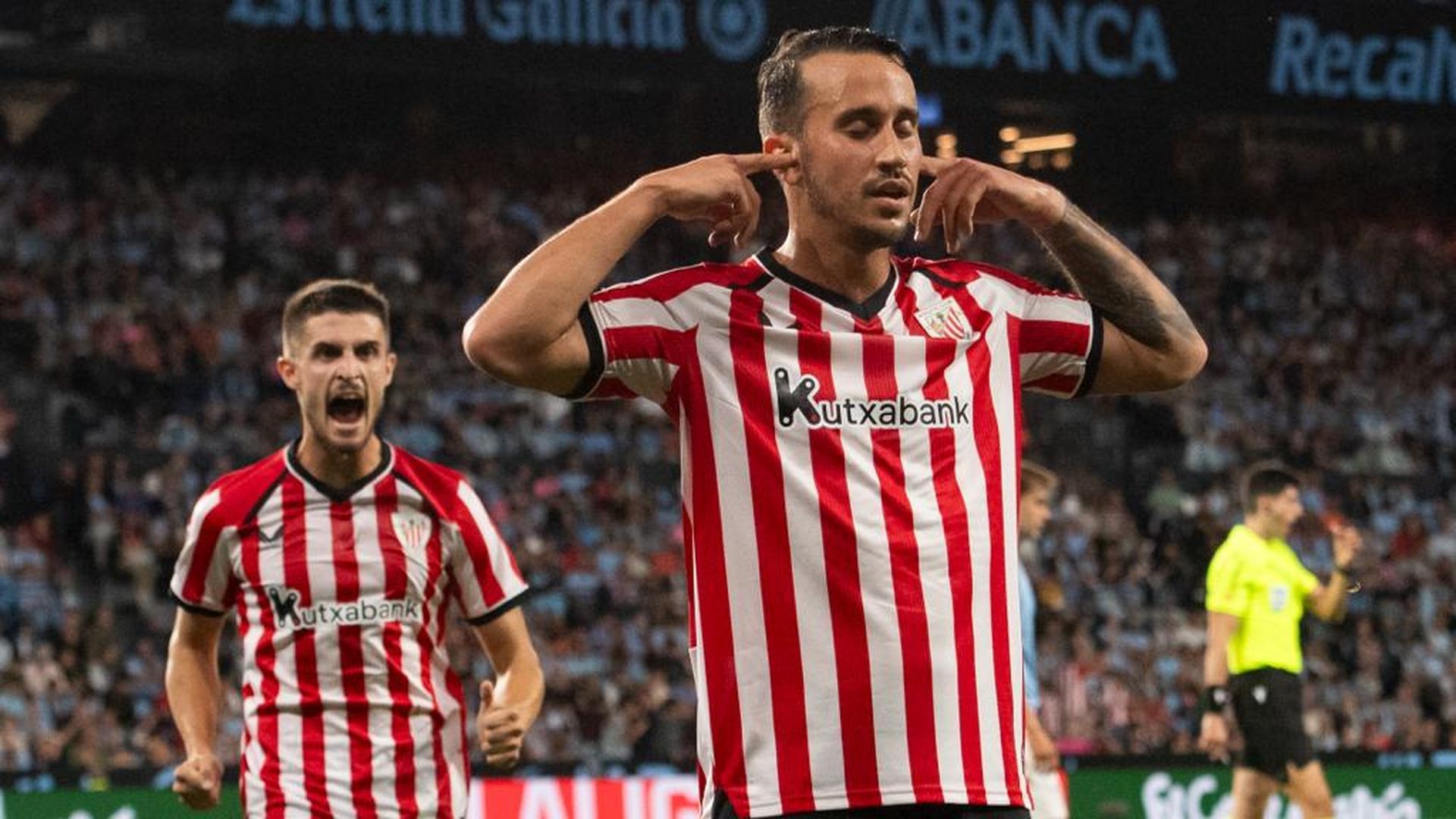 Álex Berenguer celebra su gol en Balaídos