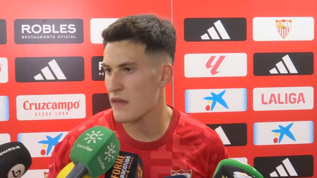 Andrés Castrín, en zona mixta tras el Sevilla - Atlético de Madrid