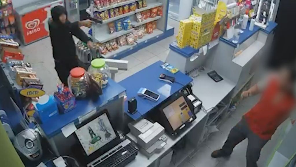 Detienen a tres jóvenes, dos de ellos menores, que atracaron tres veces la misma gasolinera en Murcia