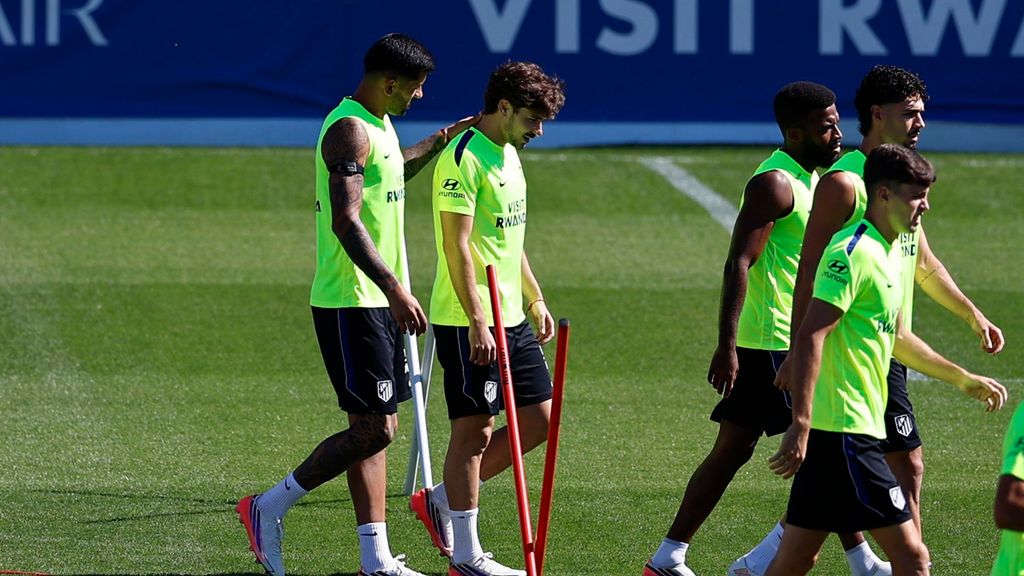 Julián Álvarez vuelve al Atlético de Madrid con el cariño del Cuti Romero y el apoyo de Simeone