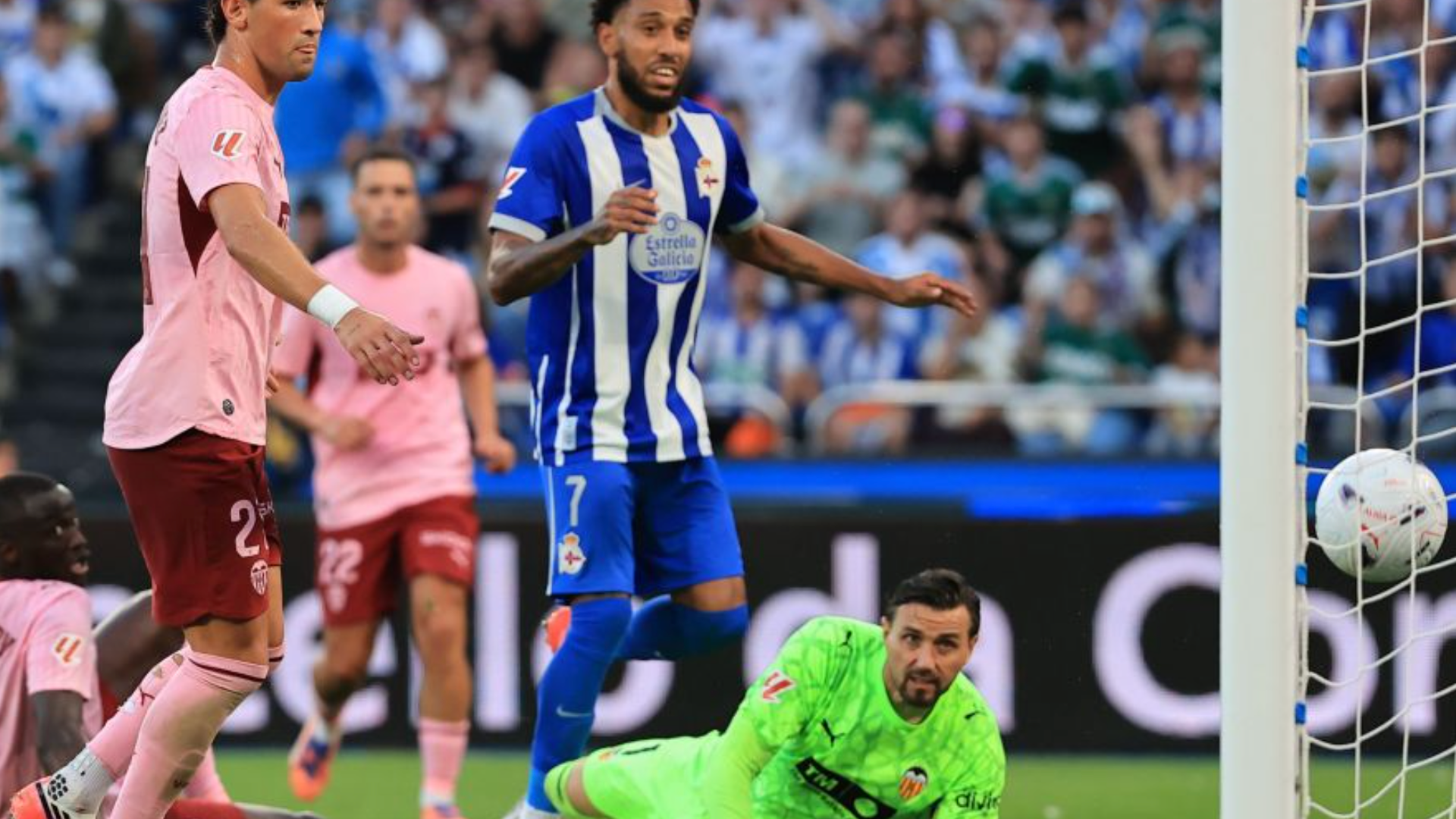 Gol en propia puerta de Diakhaby