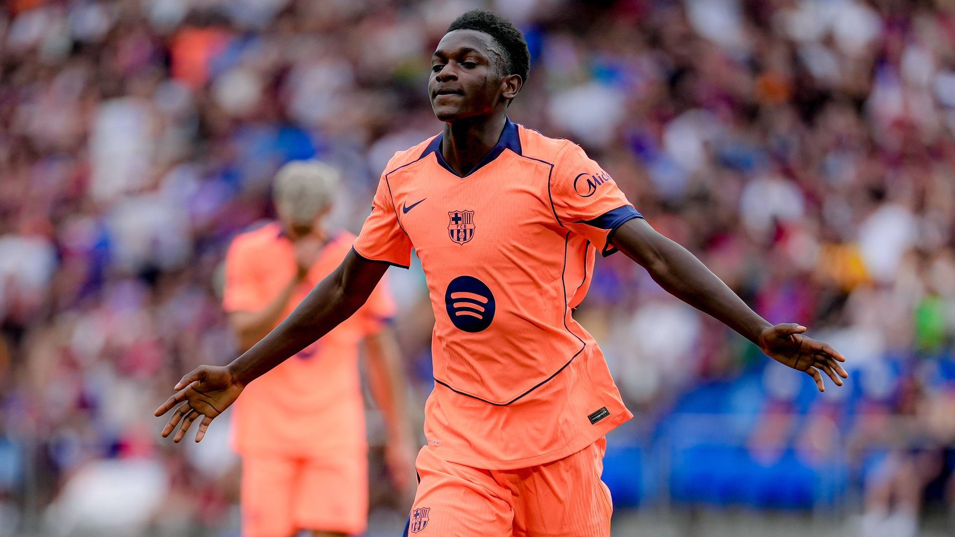 Jesse Bisiwu celebra un gol con el Barça en pretemporada