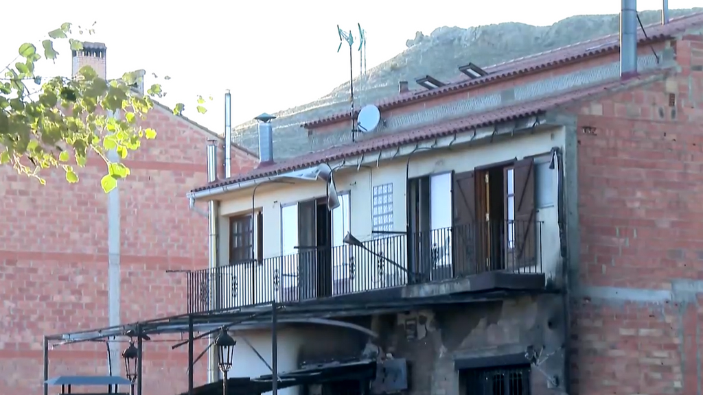 Muere una mujer y una niña de nueve años en el incendio de un bar en Cedrillas, Teruel