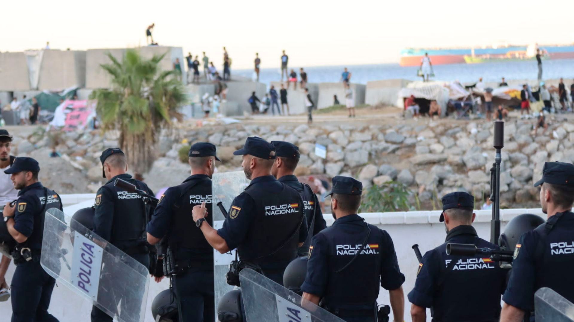 Tres detenidos por un nuevo ataque sin heridos a militares en Ceuta Tres detenidos por un nuevo ataque sin heridos a militares en Ceuta