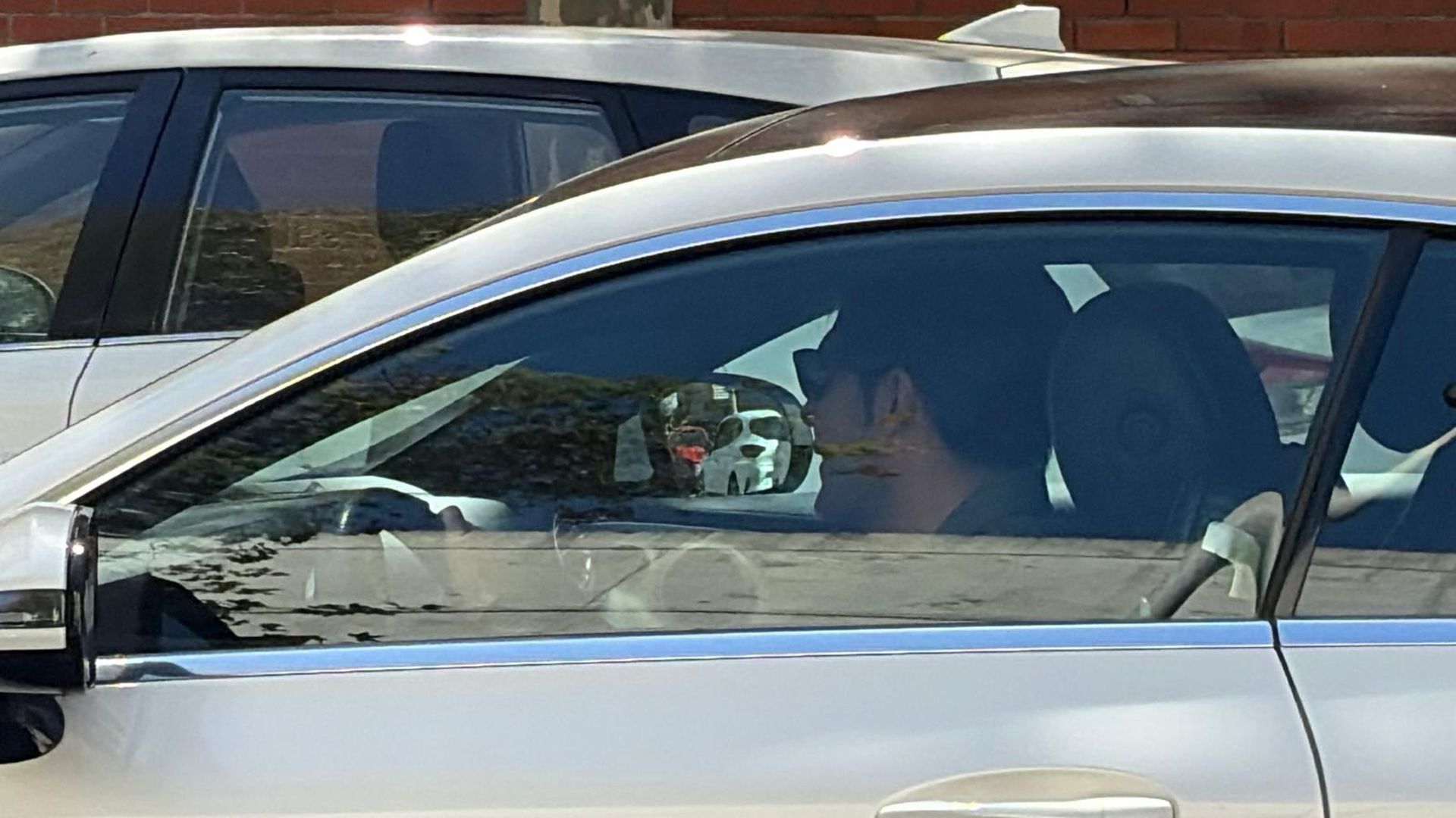 Ángel Haro, saliendo de la Ciudad Deportiva Luis del Sol
