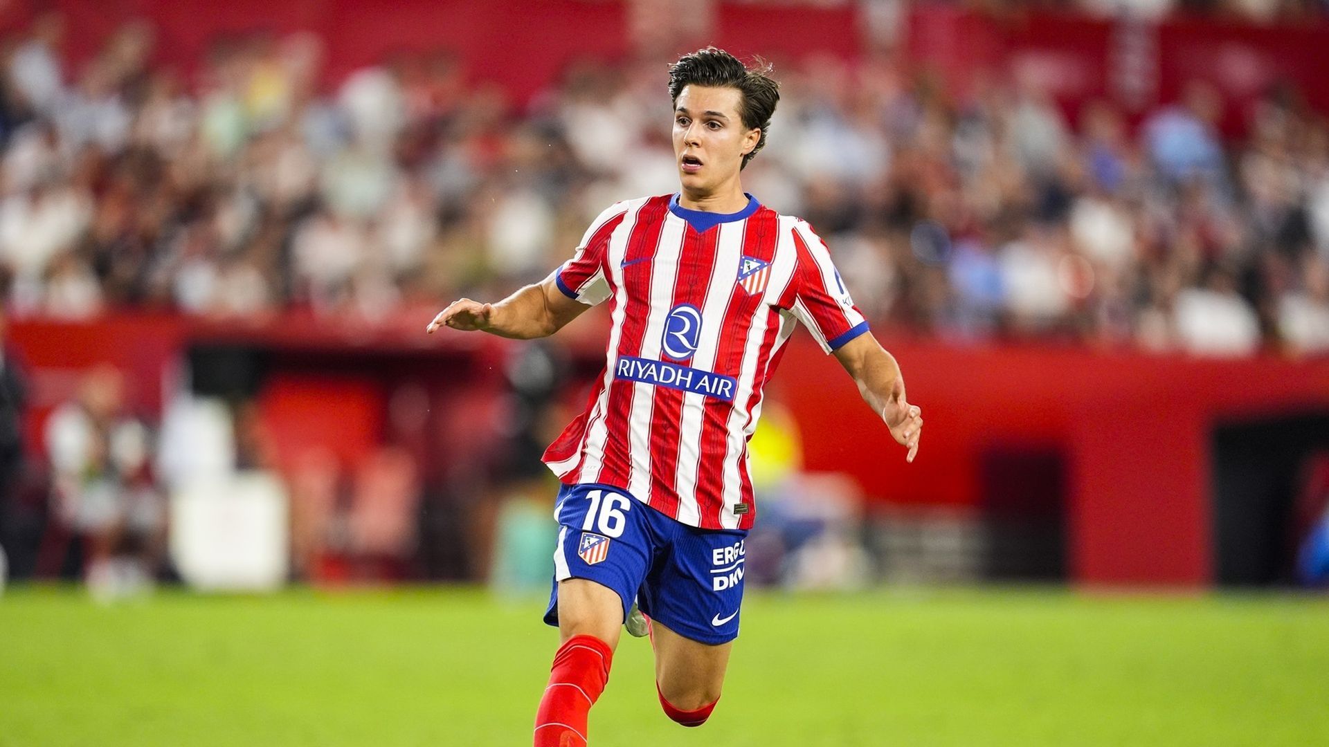 Arnau Ortiz durante el Sevilla - Atlético de Madrid de la jornada 3