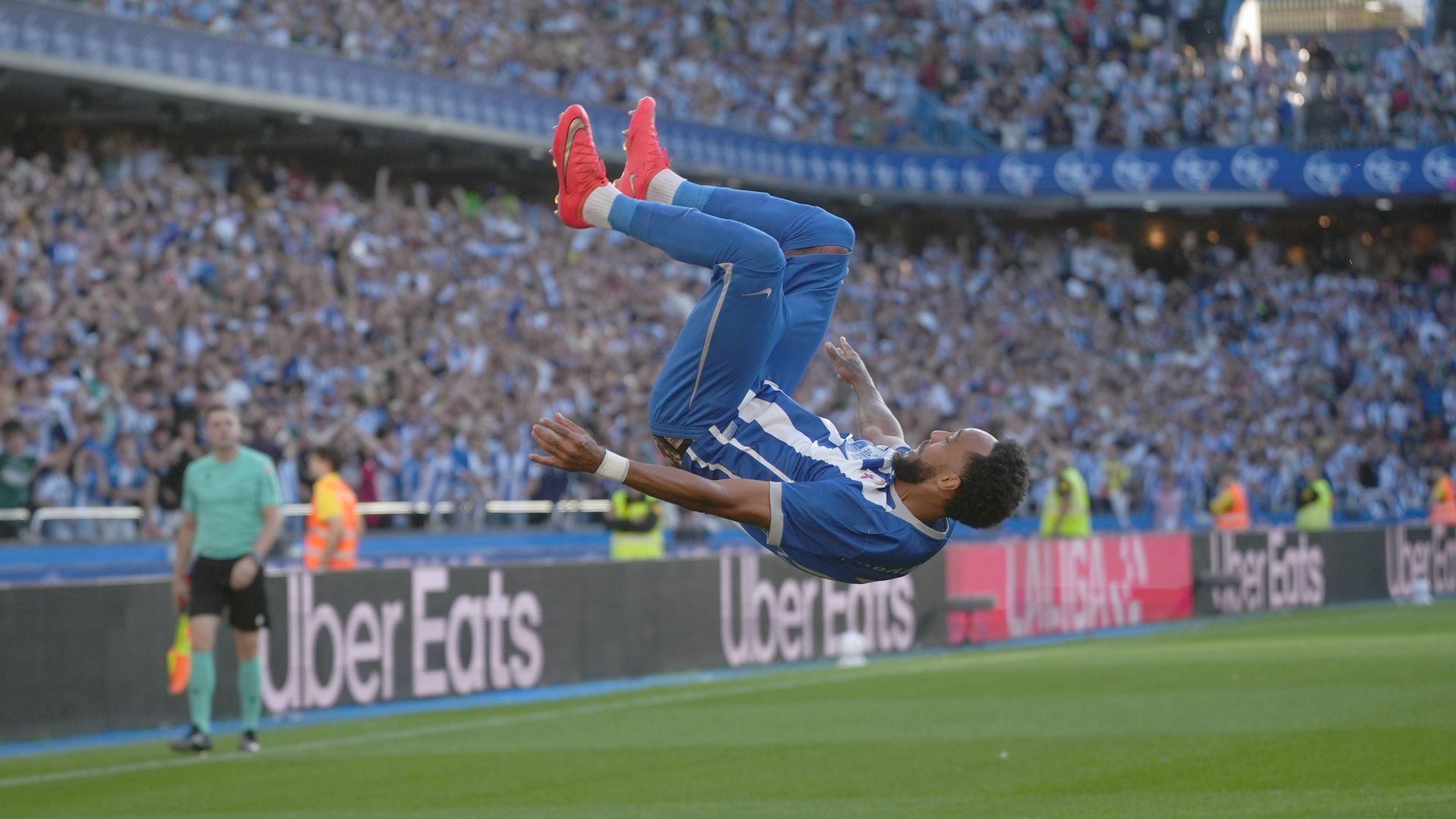 Aubameyang celebra un gol con el Dépor