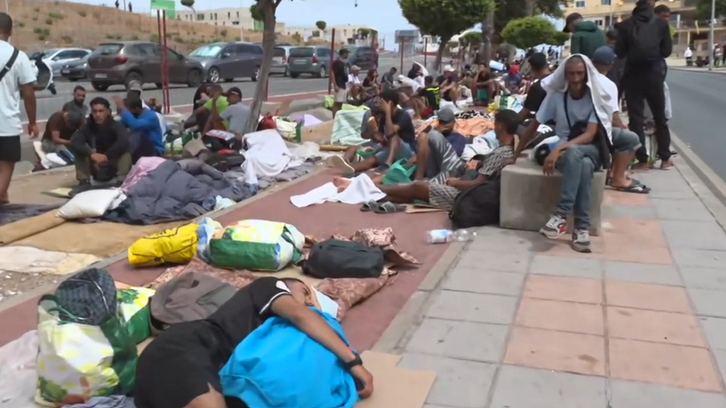 Ceuta, un mes después: hartazgo, impotencia y una normalidad que no llega mientras muchos migrantes siguen en la calle