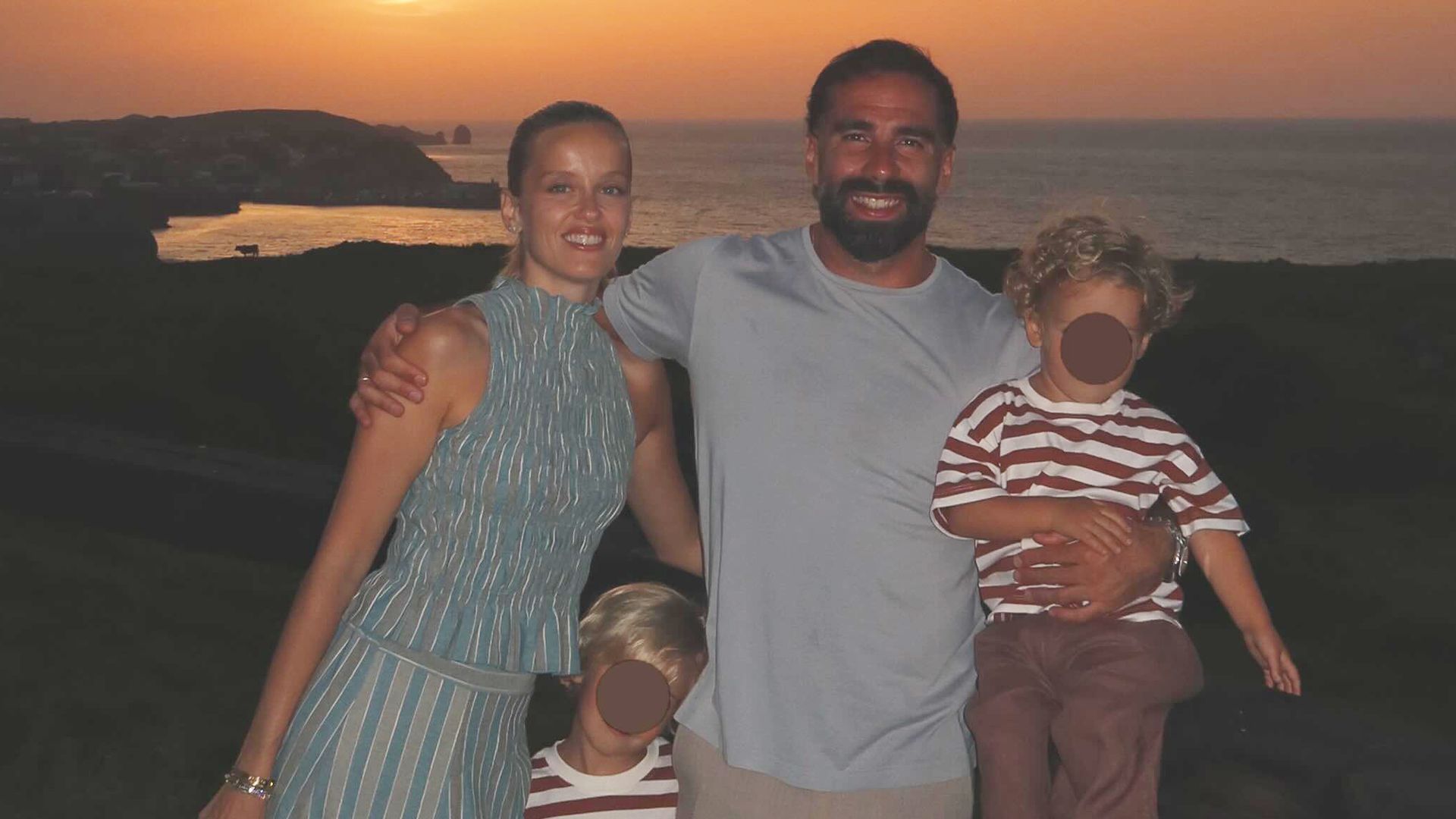 Dani Carvajal junto a su mujer, Daphne Cañizares, y sus hijos, Martín y Mauro Dani Carvajal junto a su mujer, Daphne Cañizares, y sus hijos, Martín y Mauro