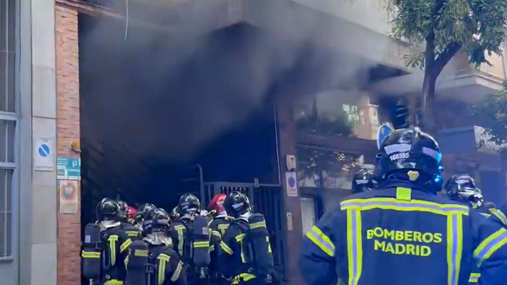 Investigan si el muerto en el incendio de un trastero en Madrid, un joven bangladesí, vivía en él