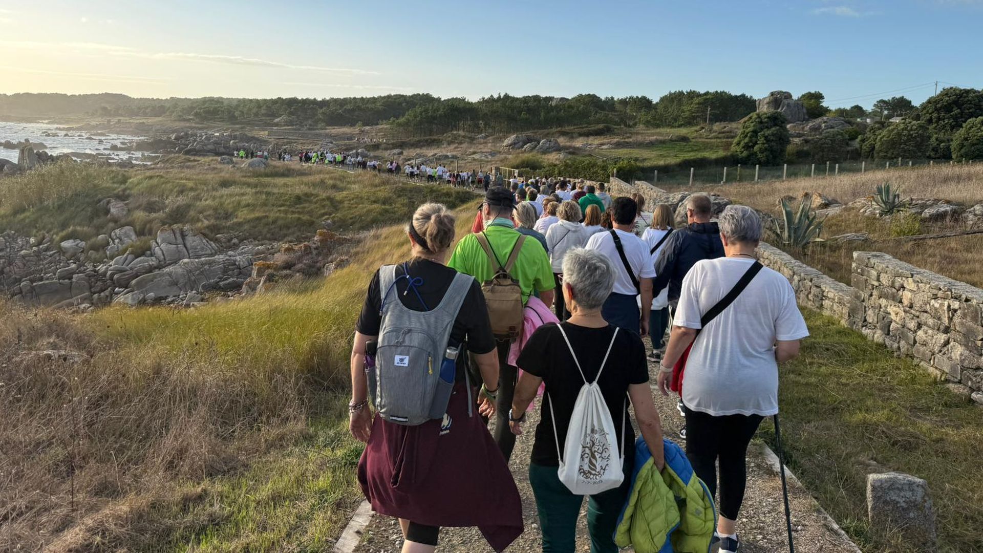 La Andaina Solidaria de Aguiño recorre un entorno espectacular junto al mar La Andaina Solidaria de Aguiño recorre un entorno espectacular junto al mar
