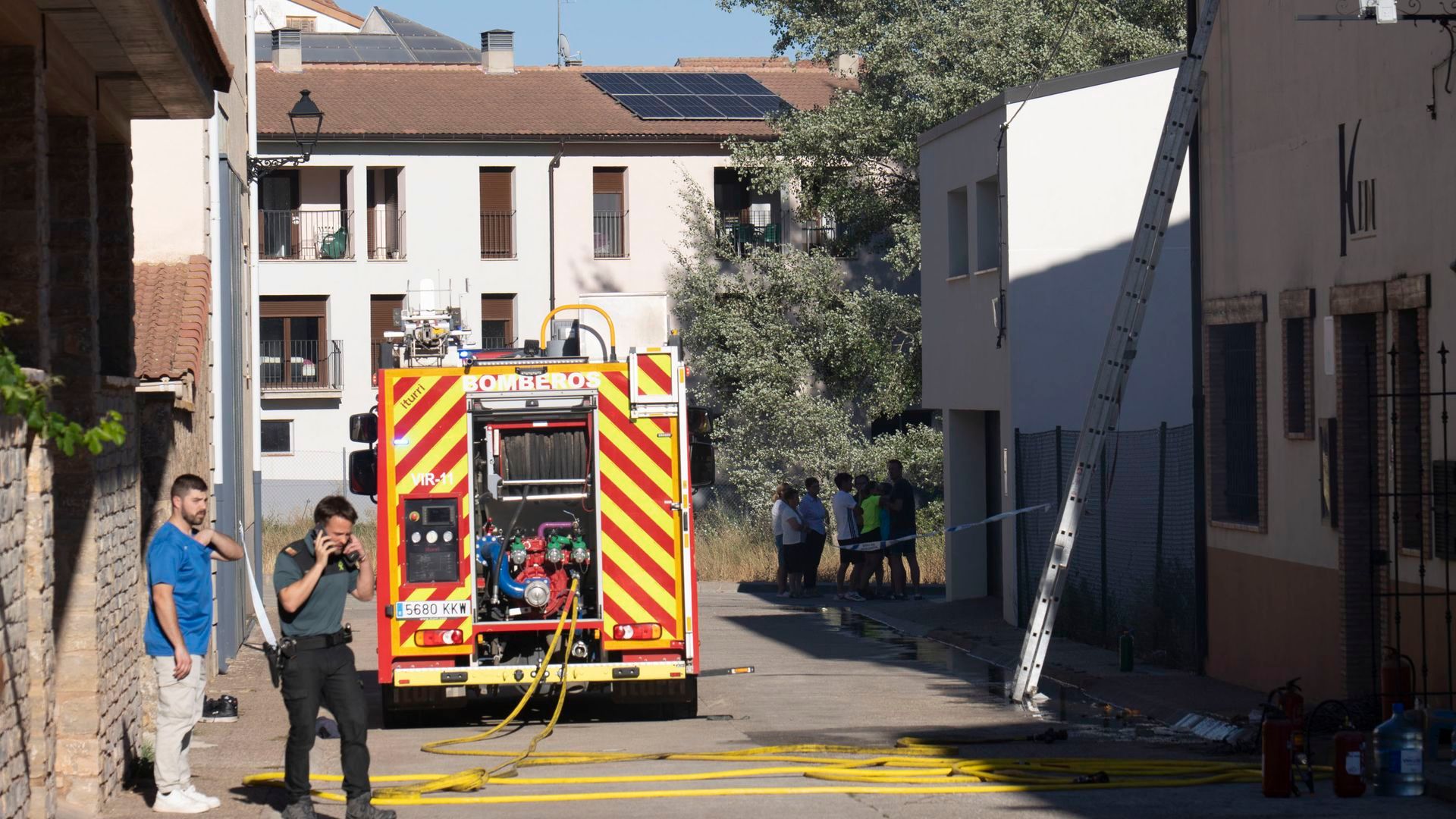 La mujer de 32 años fallecida junto a su hija en un incendio en Teruel regentaba el bar: la Guardia Civil investiga el suceso La mujer de 32 años fallecida junto a su hija en un incendio en Teruel regentaba el bar: la Guardia Civil investiga el suceso