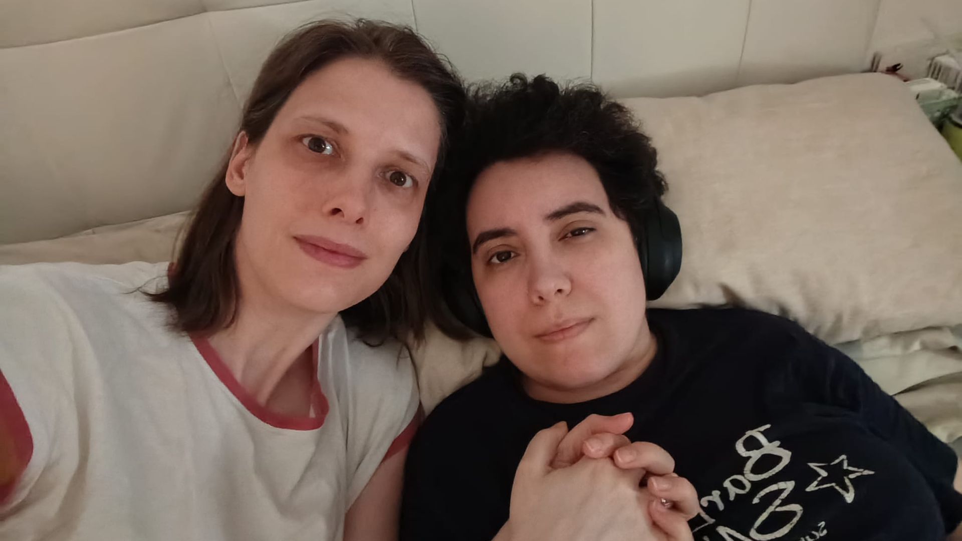 Laura, acompañada por su mujer y cuidadora Sara-Jayne Slack (a la izquierda) Laura, acompañada por su mujer y cuidadora Sara-Jayne Slack (a la izquierda)