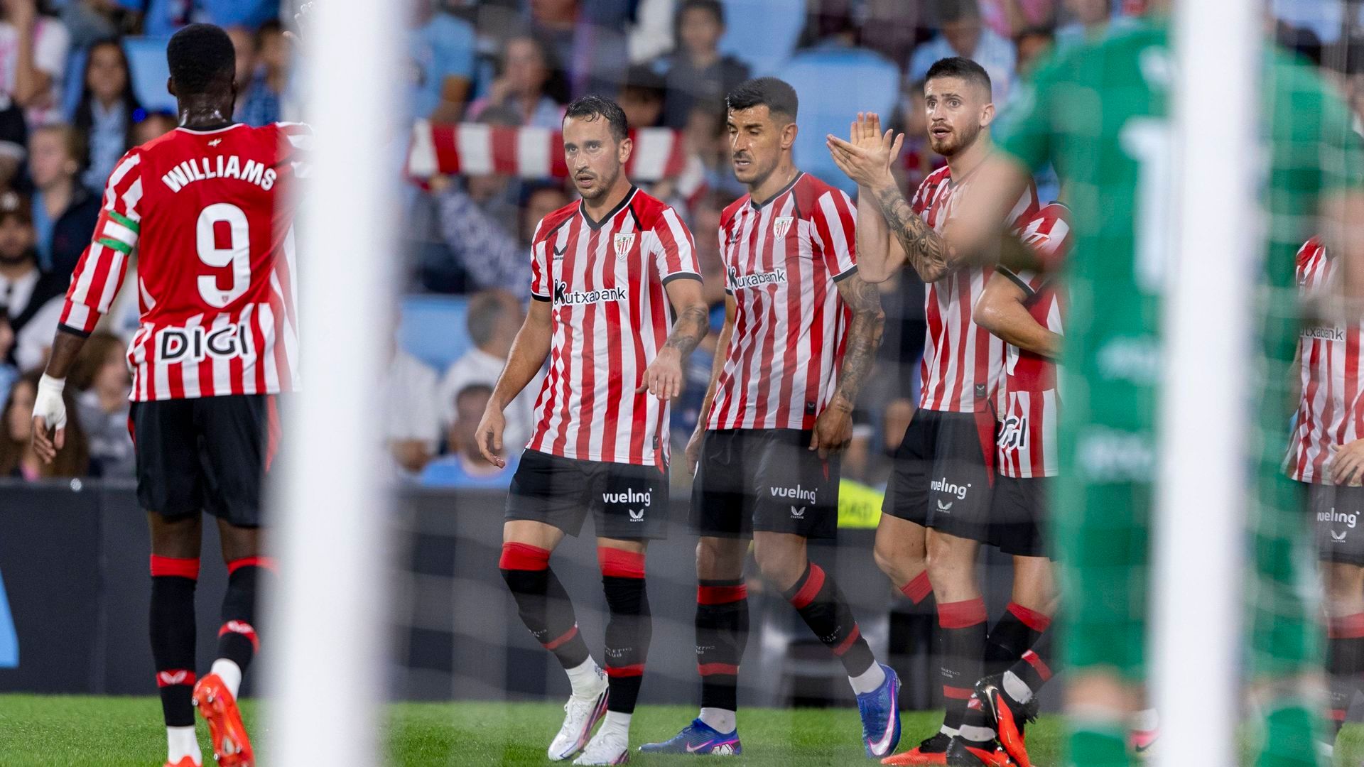 Los jugadores del Athletic celebran uno de los goles ante el Celta Los jugadores del Athletic celebran uno de los goles ante el Celta