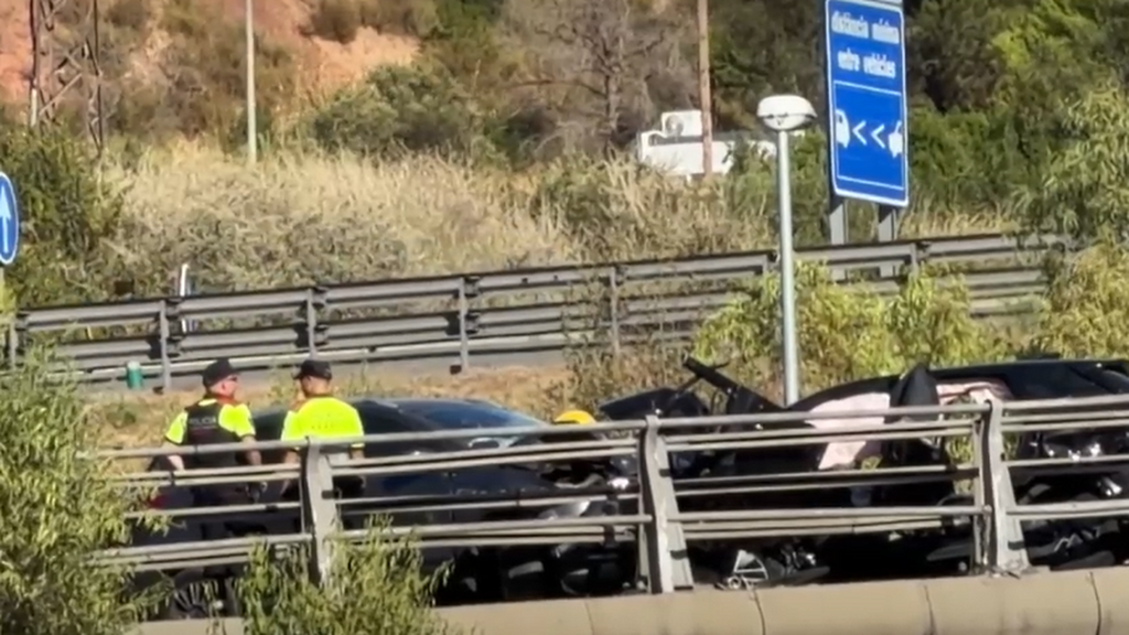Un conductor que huía de los Mossos en sentido contrario provoca un accidente en la AP-7 con nueve heridos en El Papiol, Barcelona