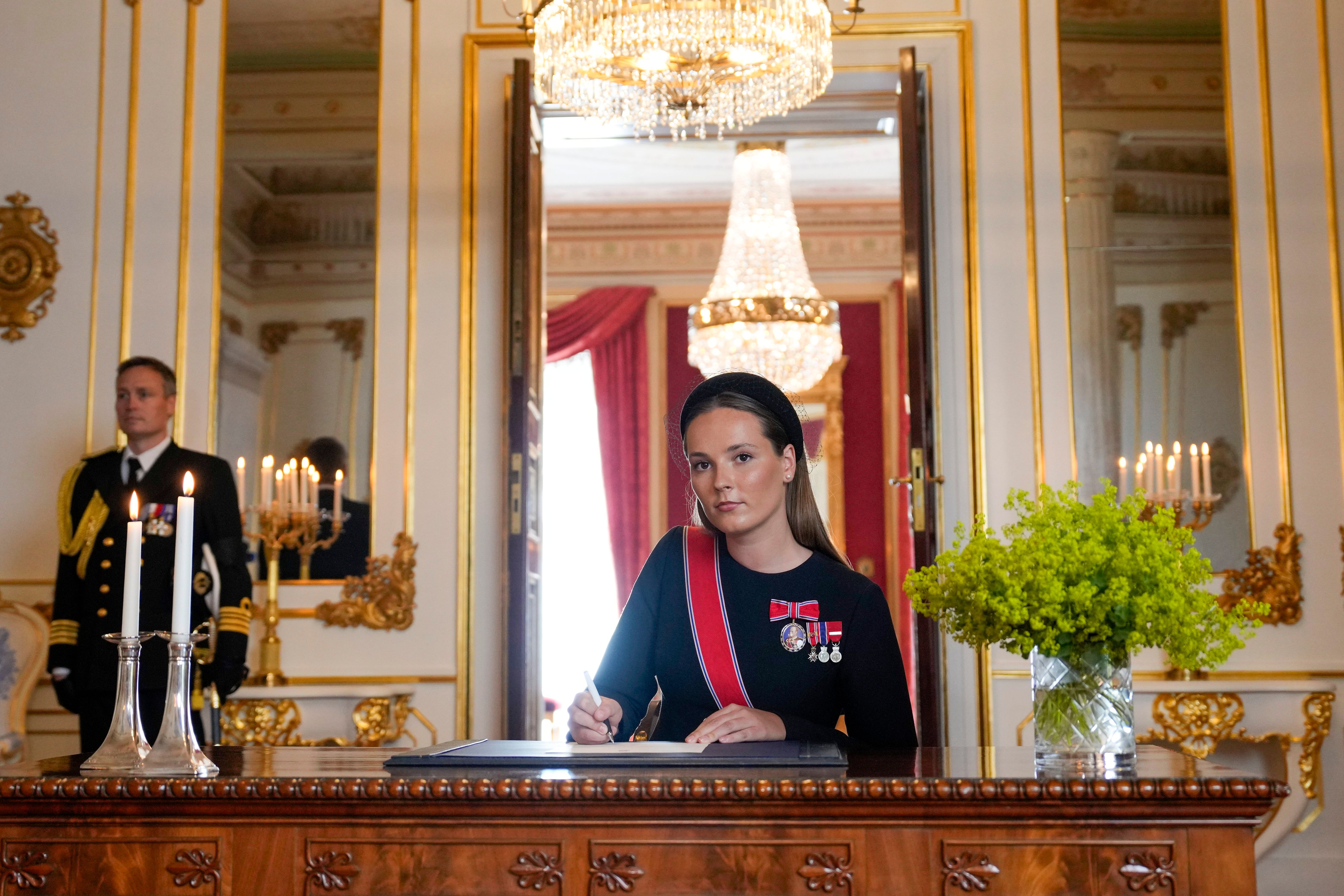 Ingrid de Noruega firma su juramento como princesa heredera