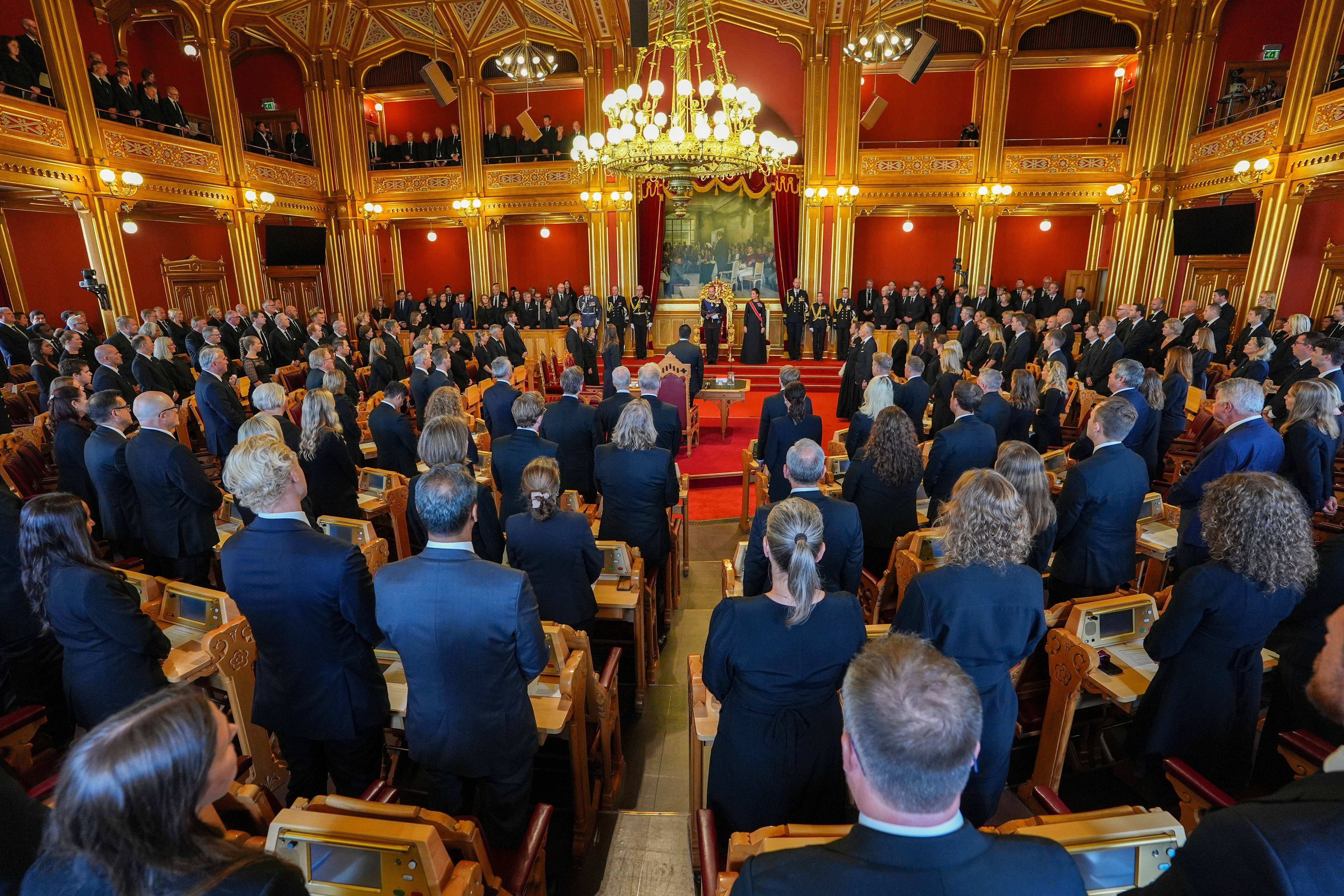 El interior del Parmento durante el juramento de Haakon VIII