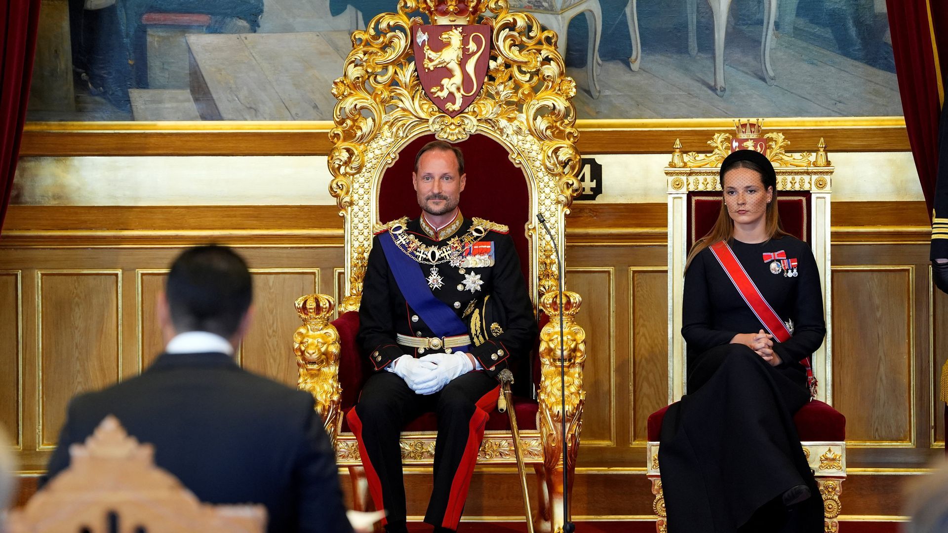 El protocolo de vestuario de la familia real noruega en el juramento de Haakon como rey: hasta cuándo deben ir de negro