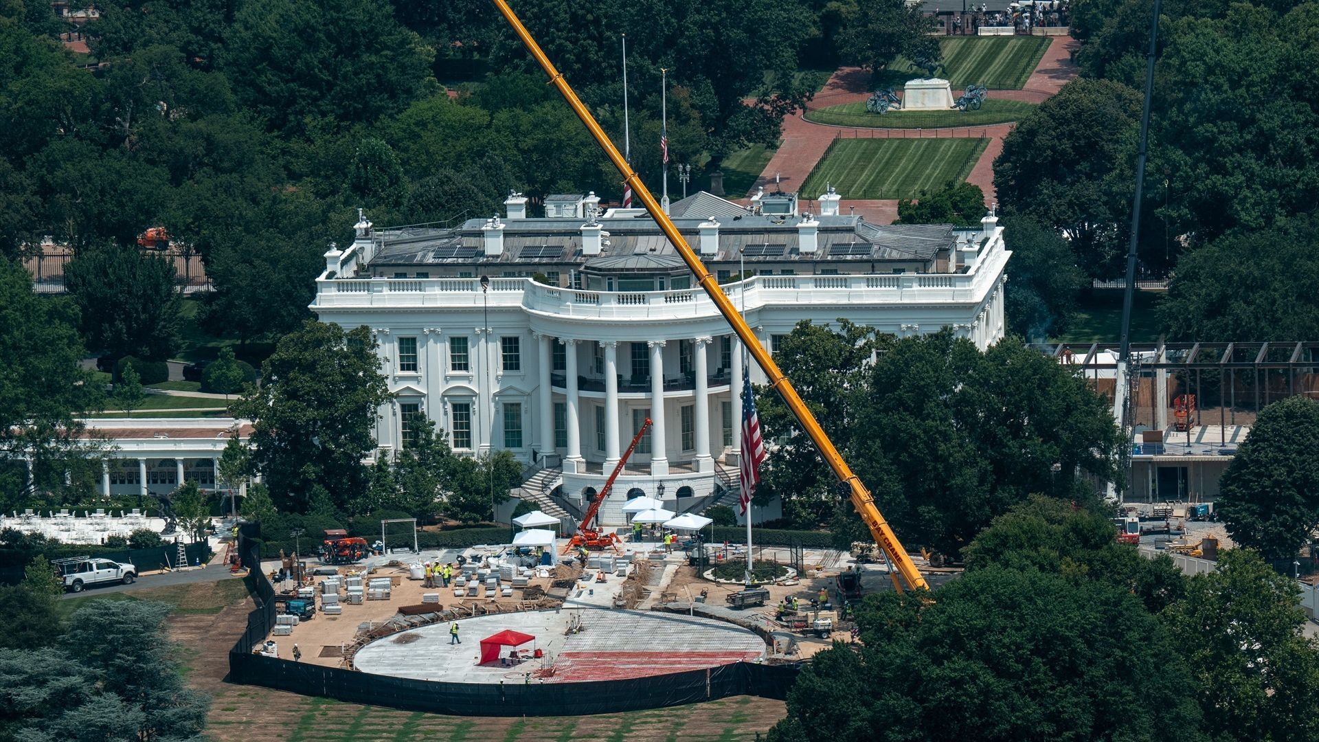 El Supremo permite que continúen las obras del salón de baile de la Casa Blanca: Donald Trump habla de un edificio que será "motivo de gran orgullo para todo el país" El Supremo permite que continúen las obras del salón de baile de la Casa Blanca: Donald Trump habla de un edificio que será "motivo de gran orgullo para todo el país"
