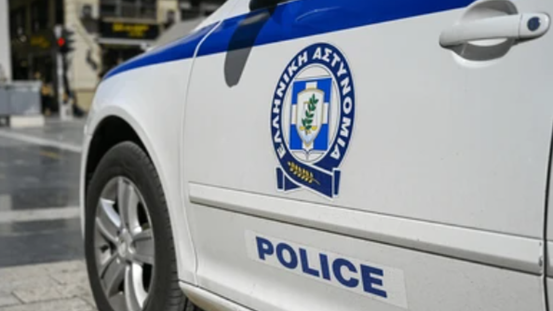 Encuentran el cadáver de un bebé, con más de 10 puñaladas, en una maleta junto a juguetes sexuales en Atenas Encuentran el cadáver de un bebé, con más de 10 puñaladas, en una maleta junto a juguetes sexuales en Atenas