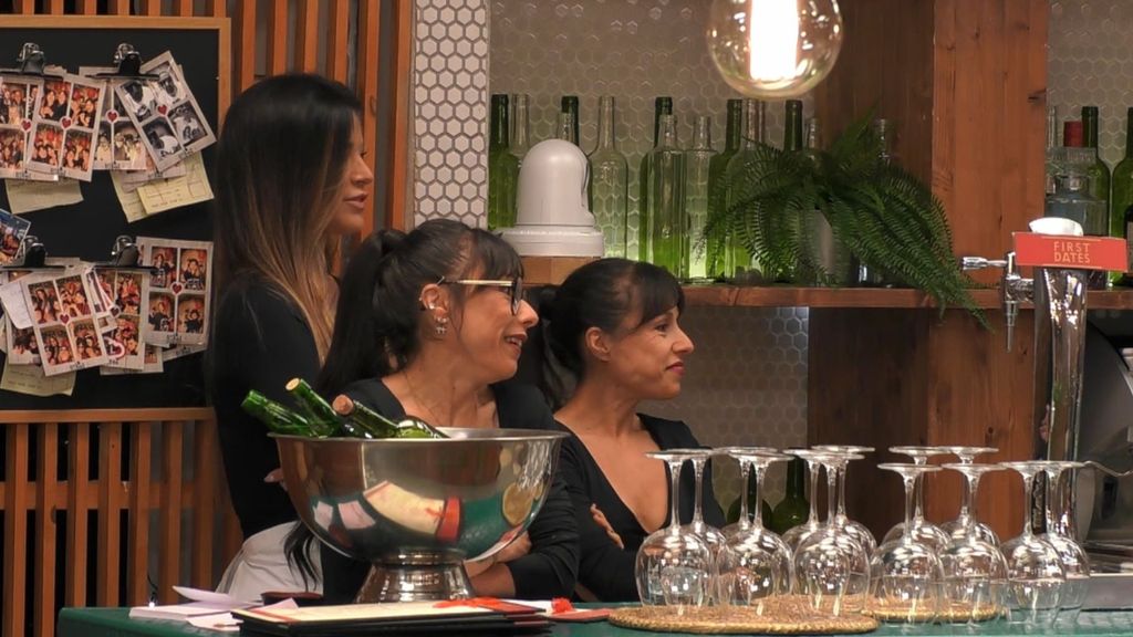 El equipo de ‘First Dates’ reacciona a la confesión de Carlos Sobera a una soltera: “No te creemos”