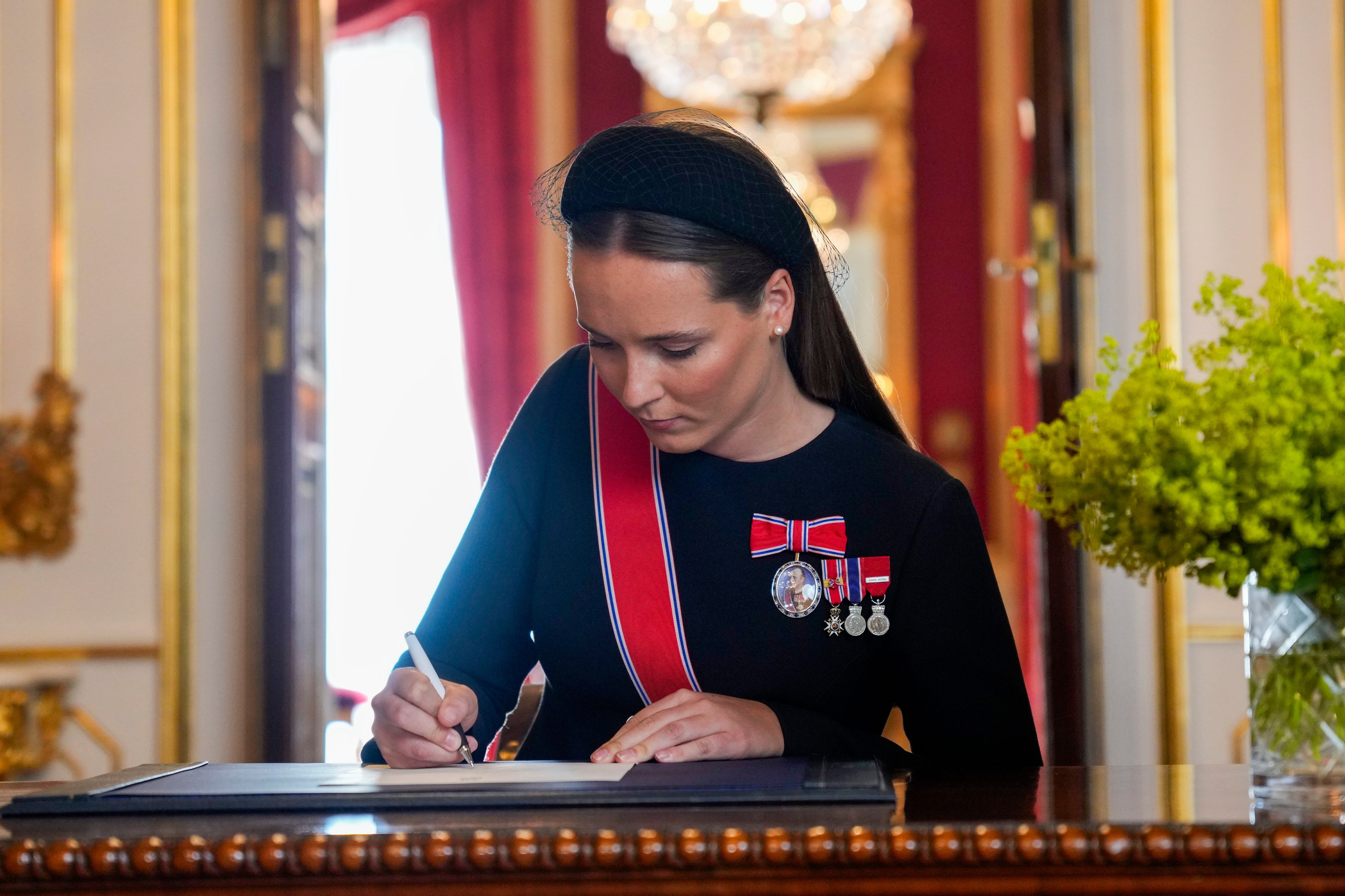 Ingrid de Noruega firma su juramento como princesa heredera