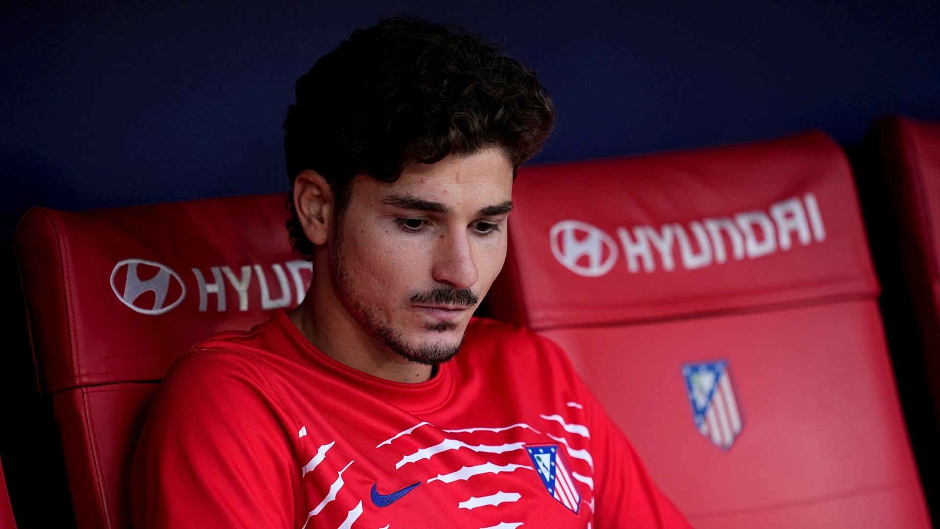 Julián Álvarez en el banquillo del Atlético de Madrid ante el Villarreal