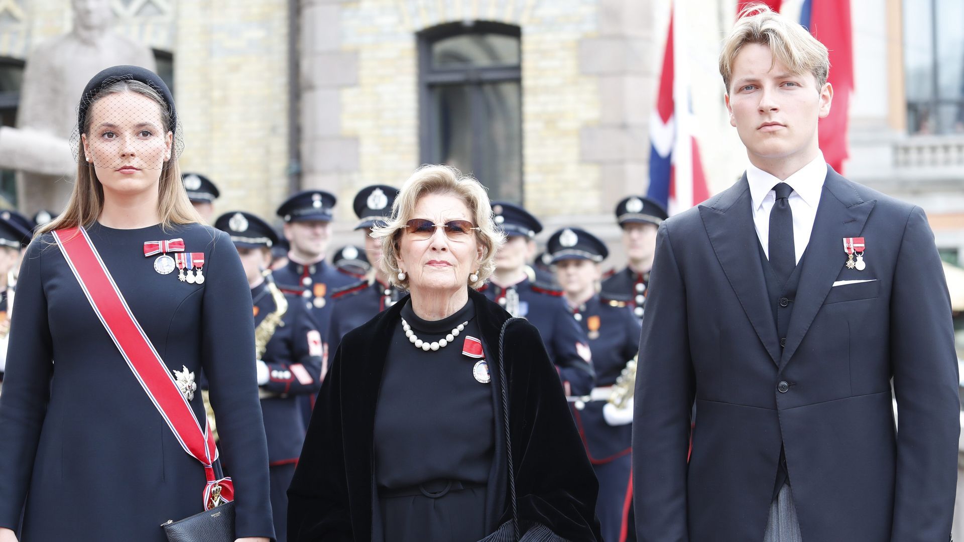La princesa Ingrid, la reina Sonja y el príncipe Magnus de Noruega este 1 de septiembre