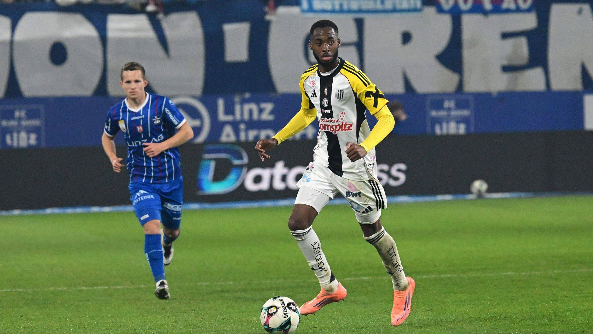 Melayro Bogarde, jugando con el LASK