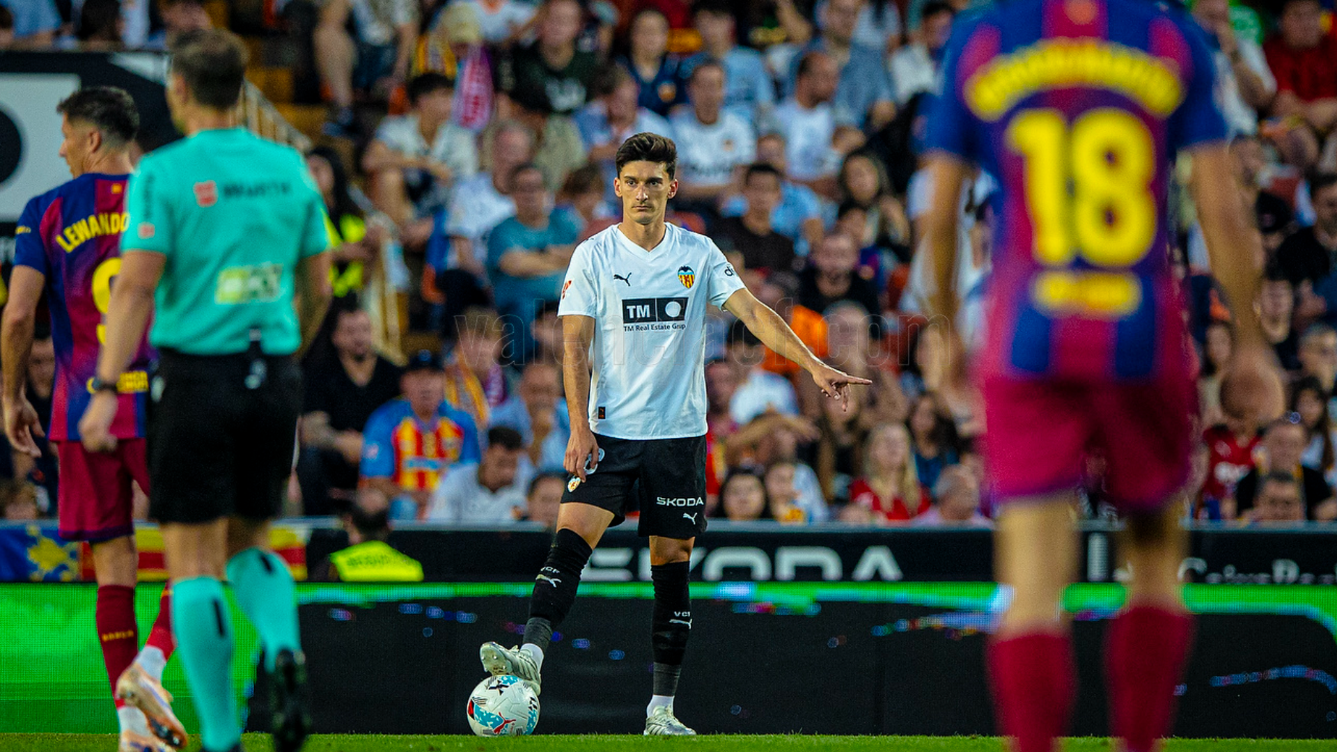 Pepelu ante el FC Barcelona Pepelu ante el FC Barcelona