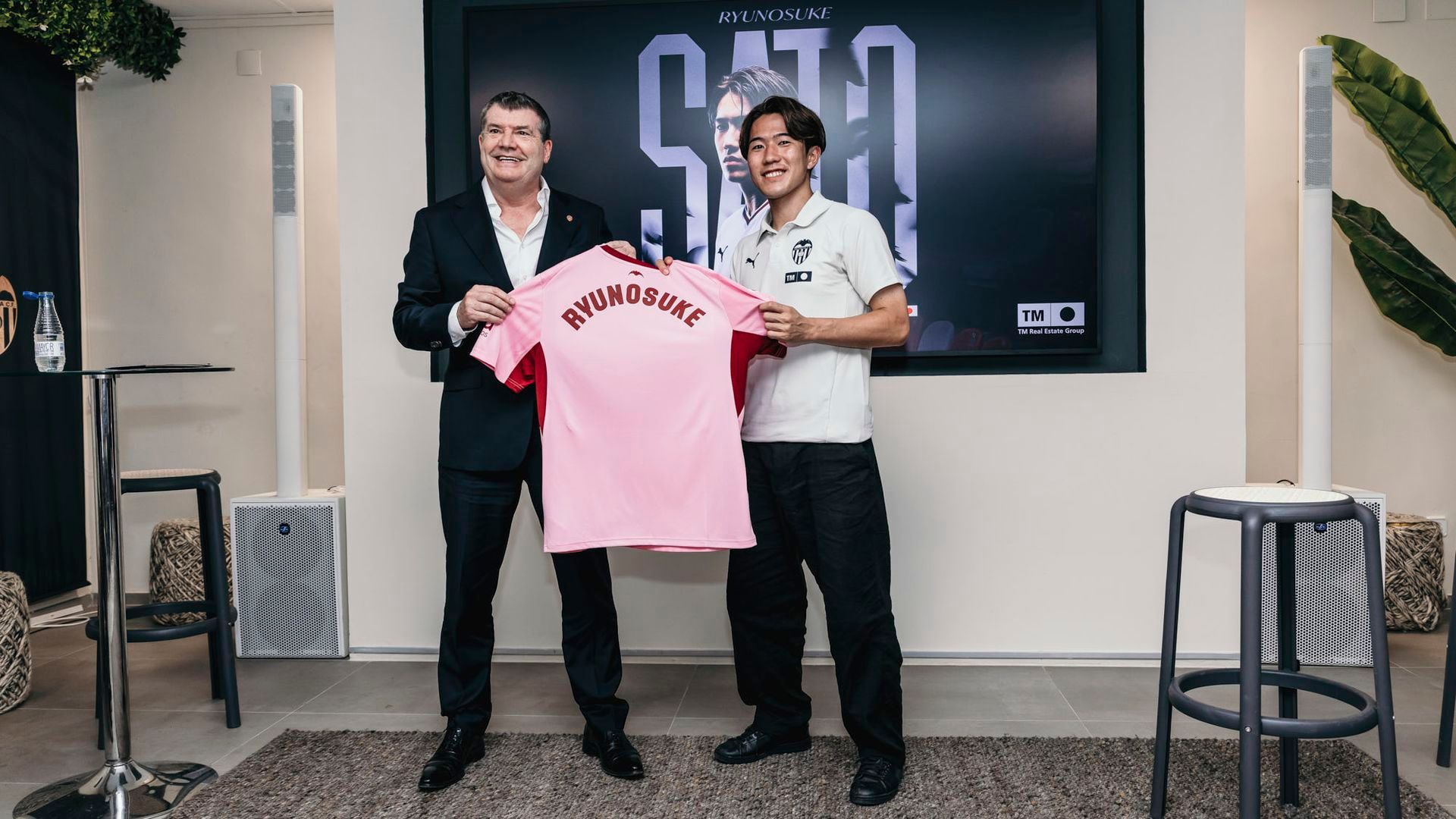 Ryonosuke Sato, presentado como jugador del Valencia CF